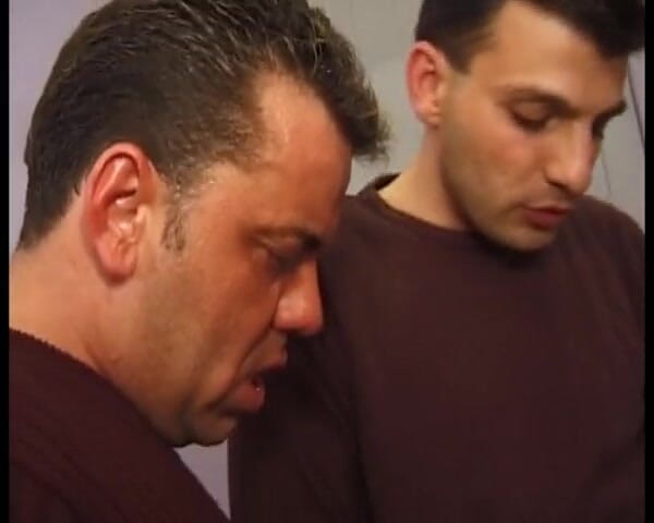 German amateur couples: La splendida ragazza tedesca si gode un'azione di gangbang hardcore