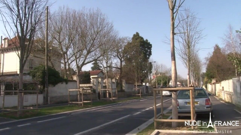Nude in France: Anal pentru prima dată pentru o curvă arabă franceză obraznică...