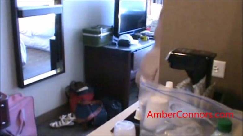 Amber Connors: Stropire cu pizdă într-o cadă fierbinte