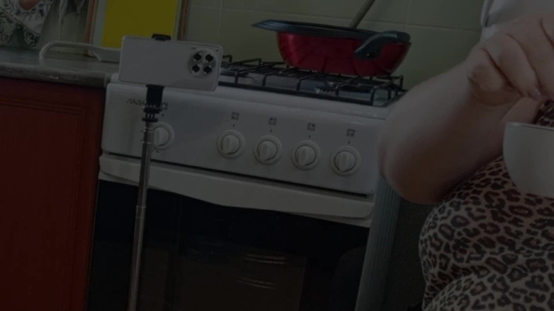 Zona901: Místo kávy, moje macecha začala sát mého ptáka, dokud nemá...