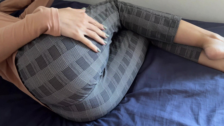 Jim Northon: Ngentot memek sempit teman sekamar dan crot di celana dalam