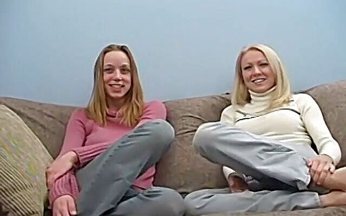 Homegrown Video: Splendide ragazze del college lavorano insieme su un cazzo