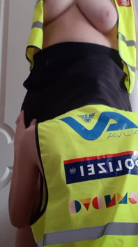 İki polis kızı sert sikişiyor