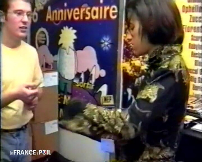 French Family Secrets: ¡Folla a un caminante en el borde de un estanque...