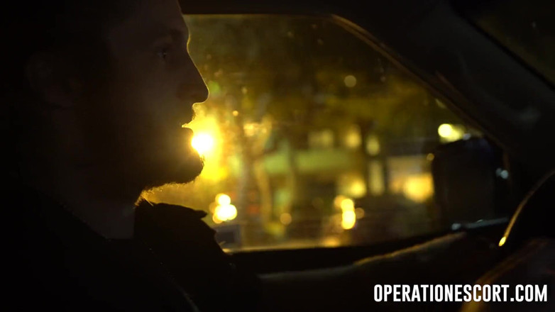 Operation Escort: Jaye summers被卧底警察Brick提供性爱
