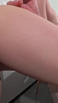 Roztomilá blonďatá kočička šuká po horké masáži