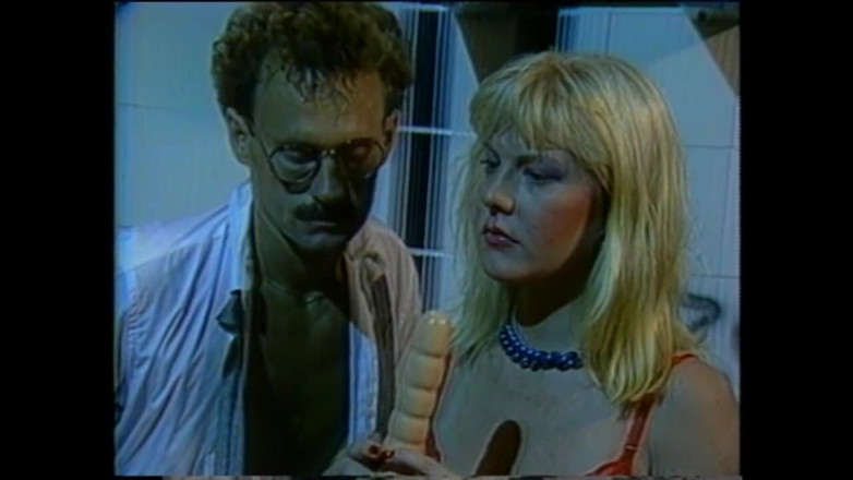 Vintage megastore: Dvě nadržené děvky jsou satiefied, aby měly sex s mužem...