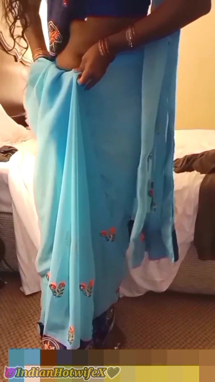 RenuRaj: 德西泰米尔熟女renus saree被朋友挑逗和传教士操逼，绿帽男观看！Indianhotwifex