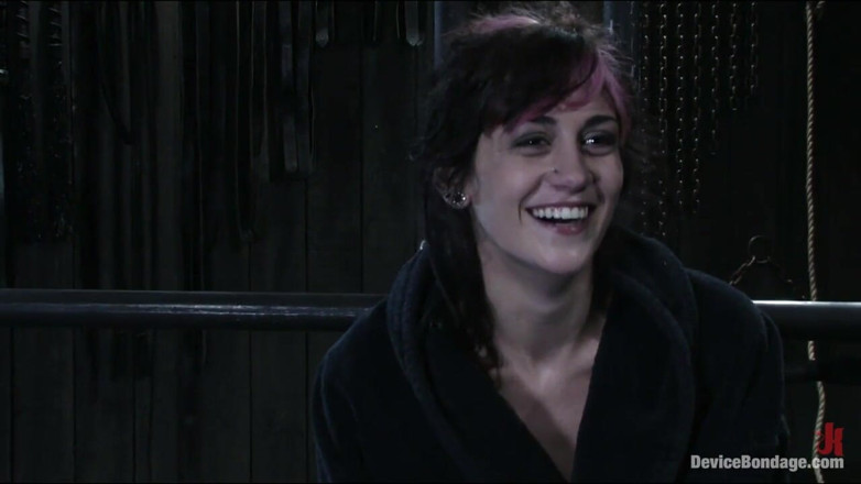 Device Bondage by Kink: Kayden ritorna