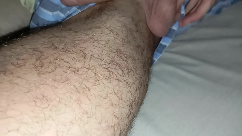 Elvissc: La insaciable polla de este chico se masturba con los...