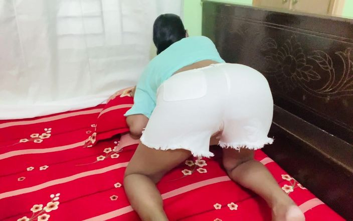 Ena: Gadis hot lagi asik masturbasi pakai mainan seks - fingering memeknya -...