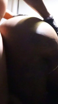 Sortuda menina Money Moscato - grande rabo preto milf esguicha, goza e recebe um enorme facial