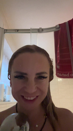 LarisaCum: Ik heb een heel nat gevoel als ik in bad...