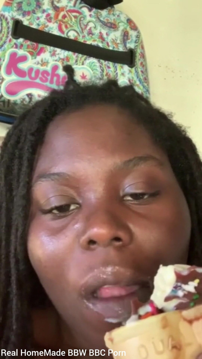 Super sexy ebony cuties: Fan-verzoek likken van een ijsje met besprenkelen