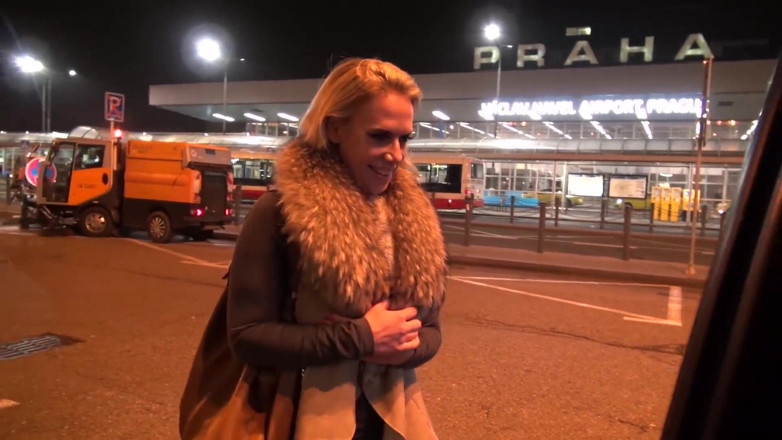 Take Van: Peituda milf aeroporto pegar e foder