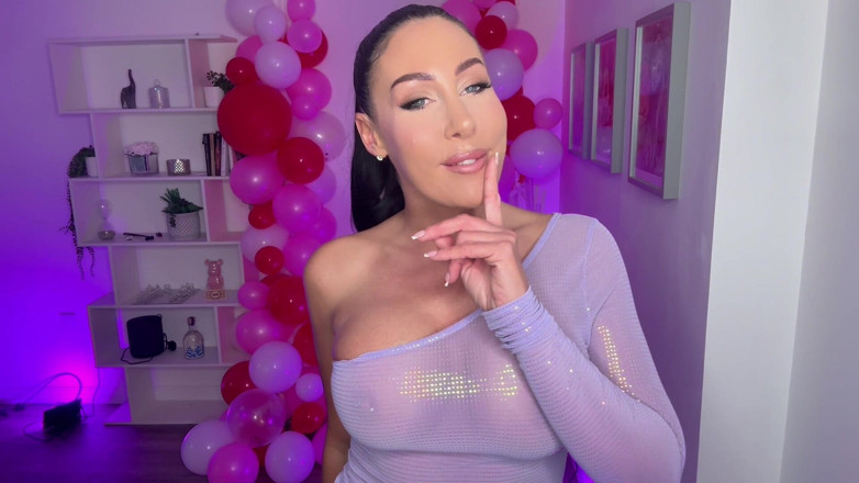 Mila Amora: Corno marido escolhe roupa de dia dos namorados