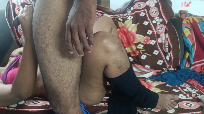 Pushpa studio: ソファーでハードな舐めを楽しむ人妻たち