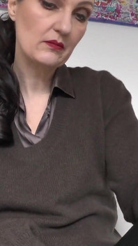 แม่สามีใส่เสื้อแคชเมียร์ รักเสื้อไหม พ่นน้ำว่าใส่เสื้อ POV Lady Victoria Valente