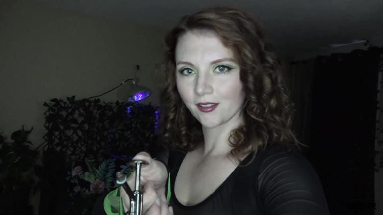 Haylee Love: Poison Ivy biến Robin thành nô lệ của cô ấy