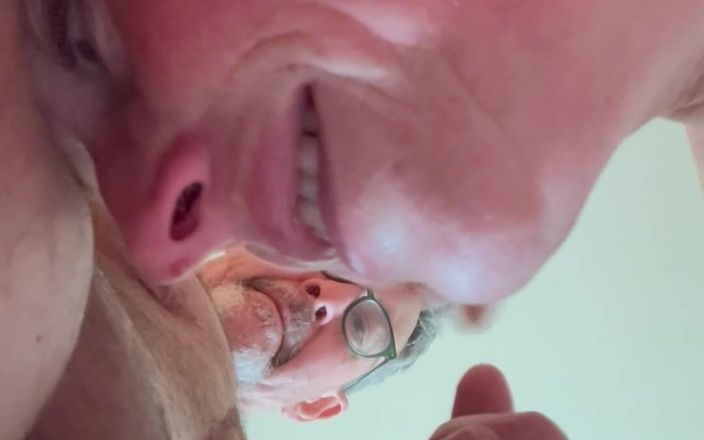Bonewizzard69: Bonemaiden suka dientot di tenggorokan sampai dicrot sperma