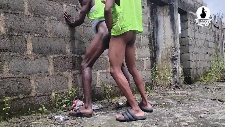 Funfor10k gay videos: Большой хуй застукали на улице и жестко трахается