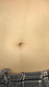(en) Yuki Makimura Wants to Show You Her Belly Button.