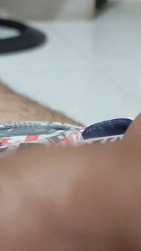 ถึงจุดสุดยอดหลายครั้งในการนวดลึงค์ด้วยตนเอง