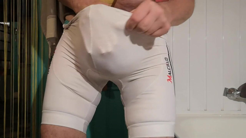 Monster_Meat_: Perfektní vyboulené oblečení, nylon a spandex