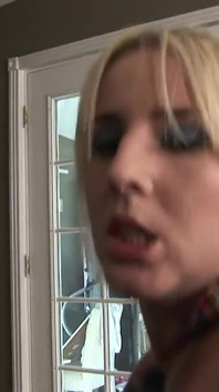 穿着制服的甜美少女被大黑屌狠操