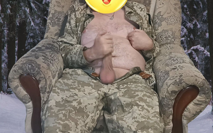 Vitaliy Solyanik: Ukraiński żołnierz szarpie się w Zimowym Lesie.