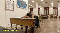 Immoral Live: PAWG ve vysokoškolské sukni Lara West je vycvičena ke stříkání...