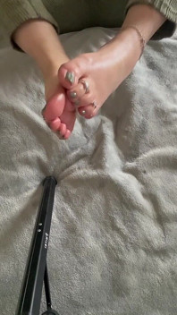 8 Minutes of Pure Happiness in Front of My Beautiful Feet