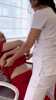 Fetish jururawat antara lesbian makan pussy
