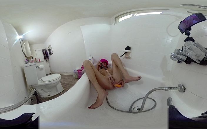 Lizzy Yum: Lizzy Yum VR Červen 2025 Masturbace Dilatační koupání Edging Amatér, Velká prsa,...
