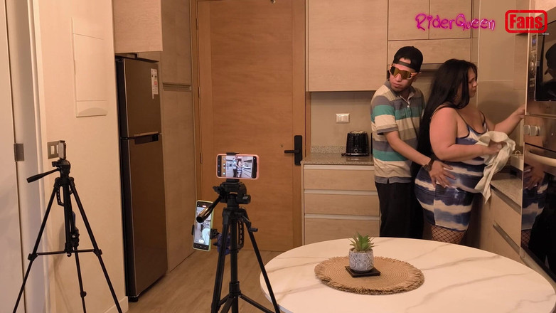 Riderqueen: Mẹ kế bị con trai riêng táo bạo quyến rũ,...