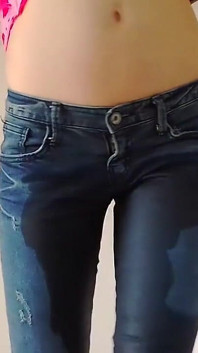 Blue Jeans membasahi dan memancut mani