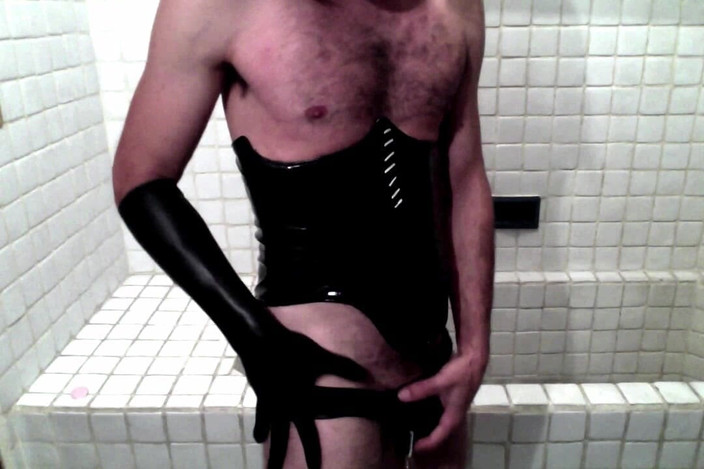 Demon Maniac 33: Lateks maskeli kadın kılıklı kadın banyoda boşalıyor