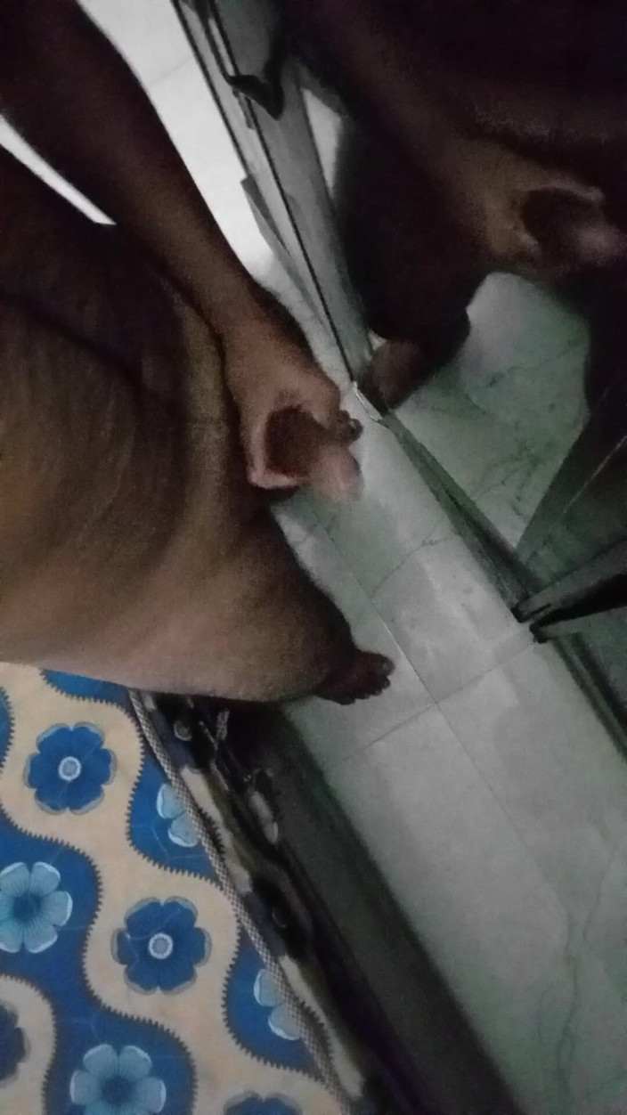 Raaz26d: Mijn grote lul oliën in de slaapkamer en masturberen voor...