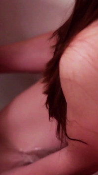 Alice March & Rilee Marks, sex teen lesbiček v koupelně