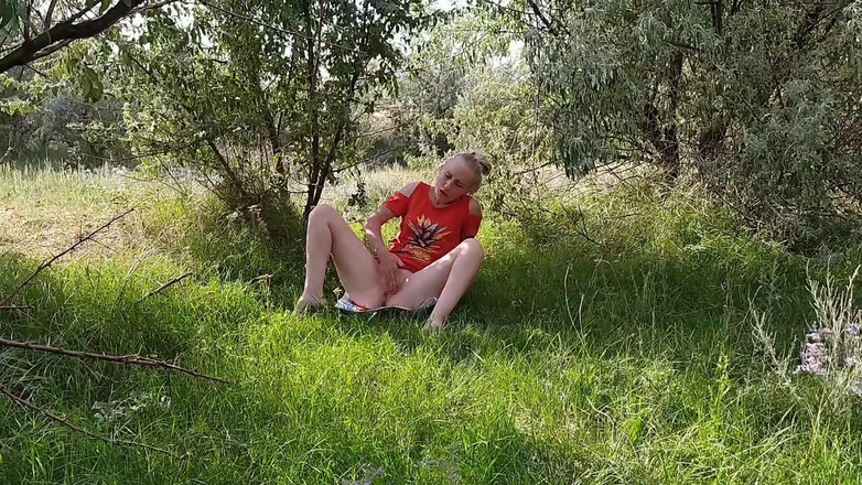 Meri-Mouse: Ho scelto frutti di bosco e ho deciso di masturbarsi...
