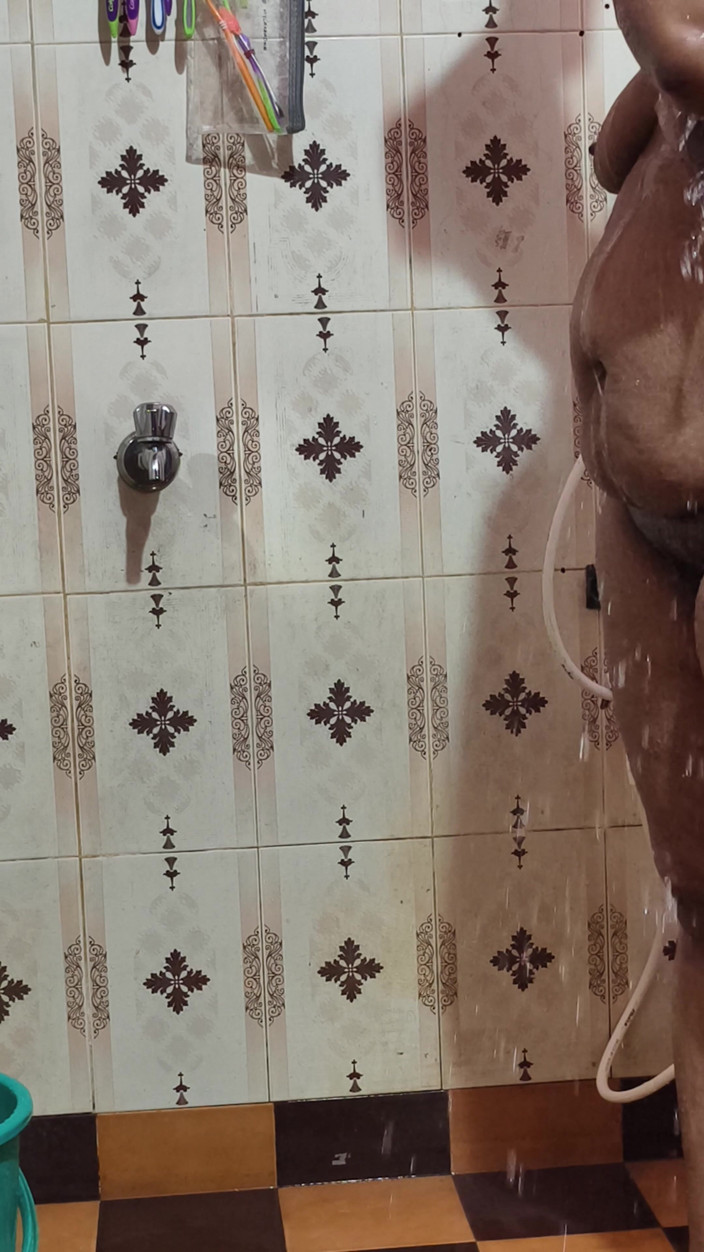 Realmallucouplevlog: भारतीय मल्लू लड़की नहा रही है और उसे और अधिक तंग चुदाई की जरूरत है