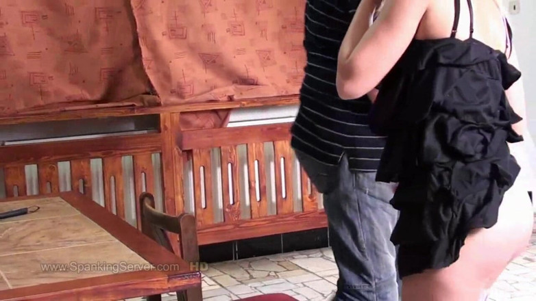 Spanking Server: Miela byla zlobivá holka