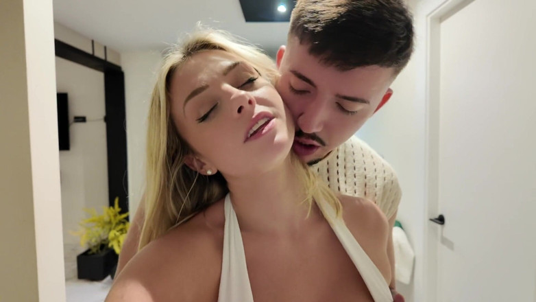 Yeri Blue: Profesora De Ingles Rubia Se Folla a Su Estudiante
