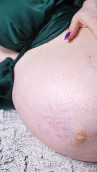Schwangere Bauchbewegungen Von Innen Und Erste Wehen