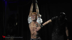 Wanheldvig: Nicky svázaná a lechtá