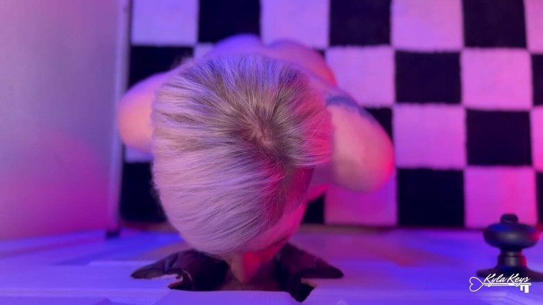 Kyla Keys: Schwanz an seinem gloryhole entleert