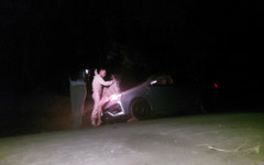 Jennyferpimenta: Appföraren knullar två kvinnliga passagerare på vägen