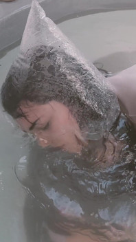 4K - în costum de baie cu zeiță latino sexy