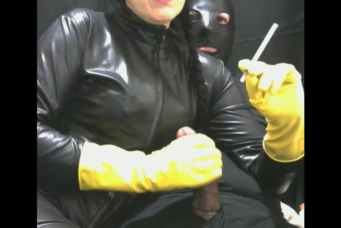 Peternorthlegend: Smoking wife in yellow rubber gloves causes a fountain cumshot