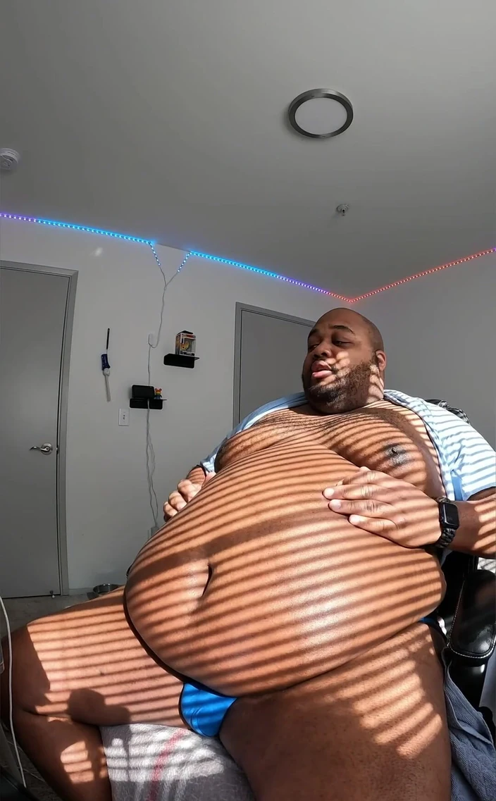 Mañana mitad y mitad gordita es igual a barriga más grande y también una  buena corrida con Blkhole420, Blkhole420 por Blk hole: Video Porno Gordos,  Creampie, Oso, Negros, Masturbación Gay | Faphouse